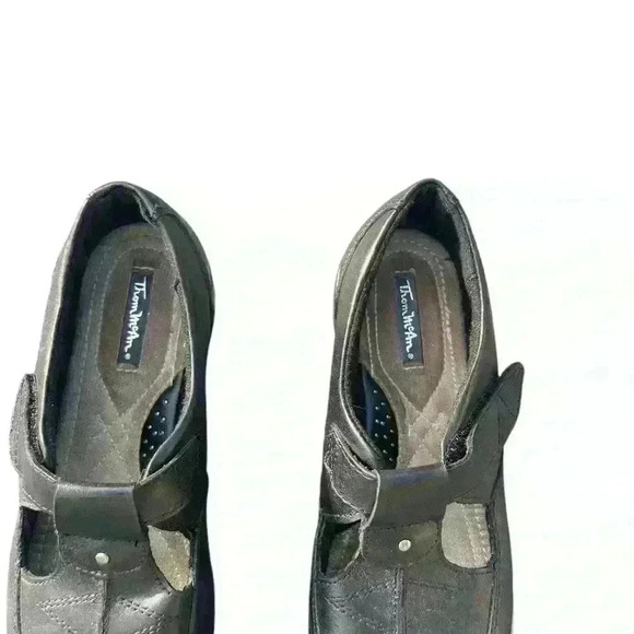 Women's Tom McAn Hilliard Shoes 40762 Size 7W Black Leather T Strap  Wedges EUC - Picture 2 of 9